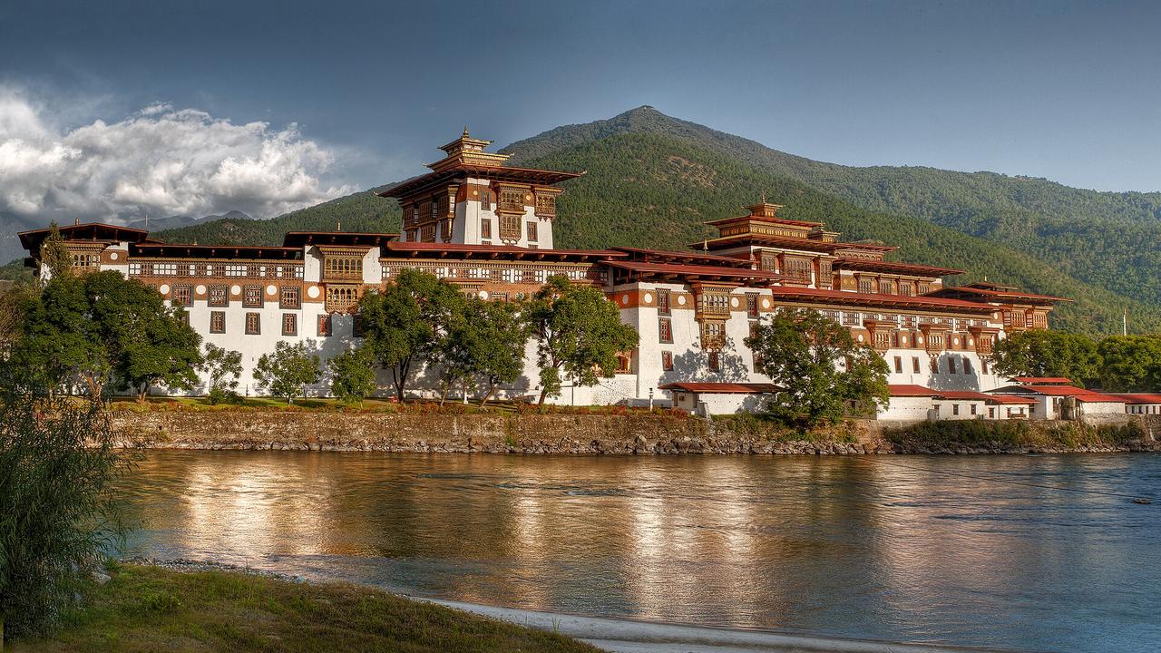 Bhutan Highlights Tour – Thimphu, Punakha & Paro (6 Days) — photo 1